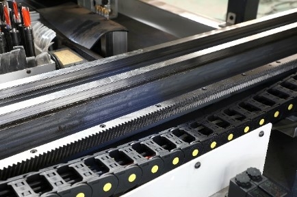 Сверлильно-присадочный центр с ЧПУ JIYU CD-612UT