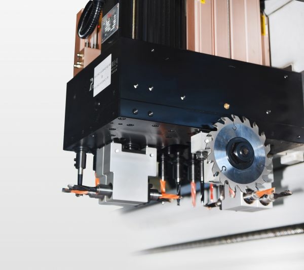 Обрабатывающий центр с ЧПУ KDT KN-6410C