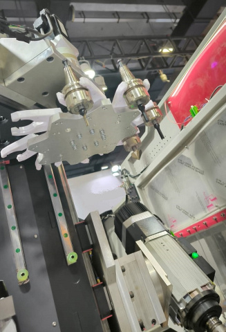 5-осевой токарный центр с ЧПУ Beaver Future