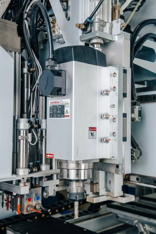 Автоматический сверлильно-присадочный центр с ЧПУ Beaver SWIFT ULTRA 6HE