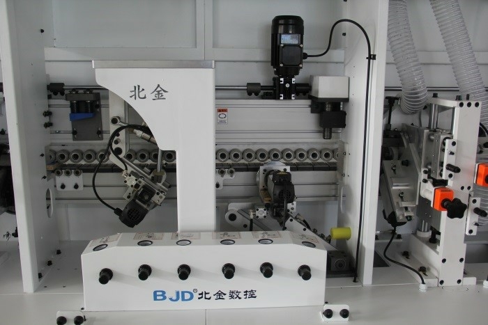 Кромкооблицовочный автоматический станок BJD F770J