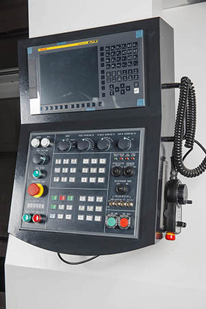 Токарный станок с наклонной станиной KTL60/1000 (NL504SC)