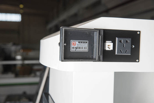 Токарный станок с наклонной станиной KTL60/1000 (NL504SC)