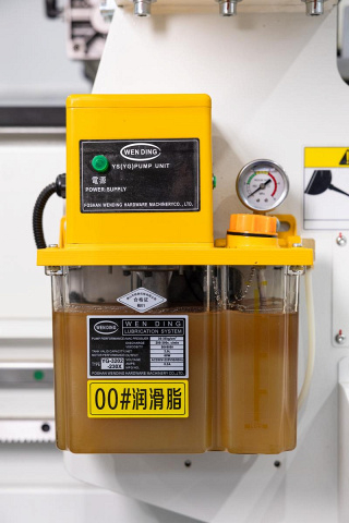 Сверлильно-фрезерный центр с ЧПУ Nanxing NCB2808