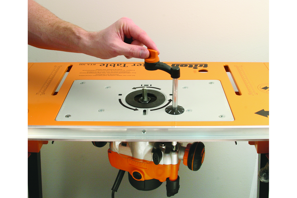 TRITON TRA001 Двухрежимный погружной фрезер с микролифтом 2400 Вт (TR203224)