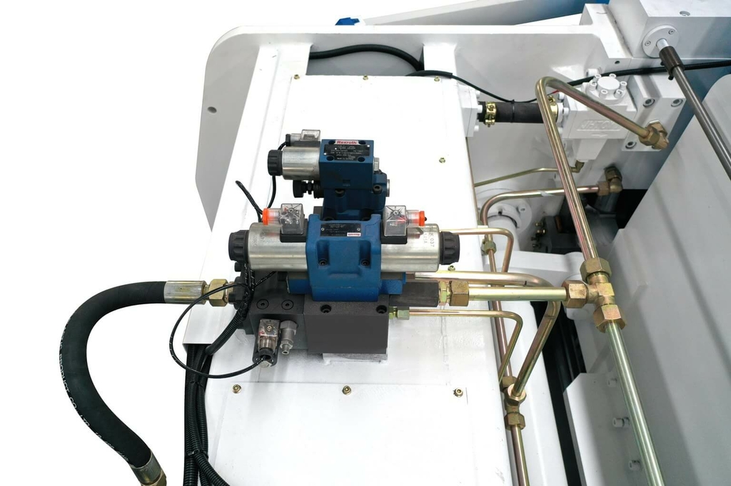 Листогибочный гидравлический пресс с ЧПУ TP10S MetalTec HBM 80/2500C