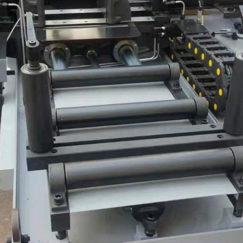 Автоматический ленточнопильный станок по металлу колонного типа IRONMAC CUT-300CHAF