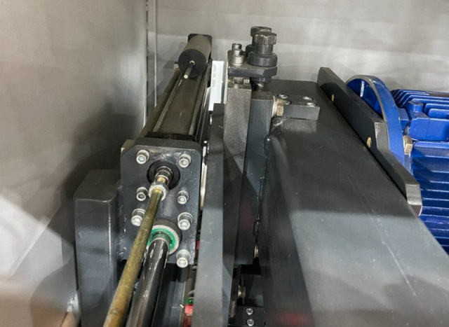 Станок для выборки чашек в строительном брусе IRONMAC BLOX 4x4-200 (200x250) IRONMAC BLOX 4x4-200