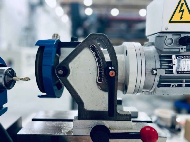 Станок для заточки концевых фрез IRONMAC M 115