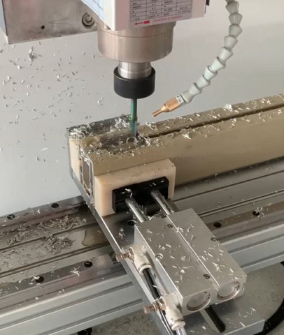 Фрезерный станок ЧПУ с двумя шпинделями и поворотным пневмостолом TM 3000-2М