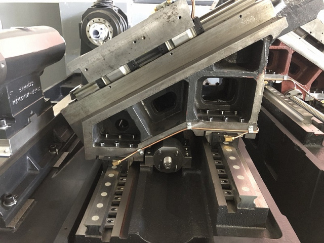 Токарно-фрезерный центр с наклонной станиной KTL 52M/500