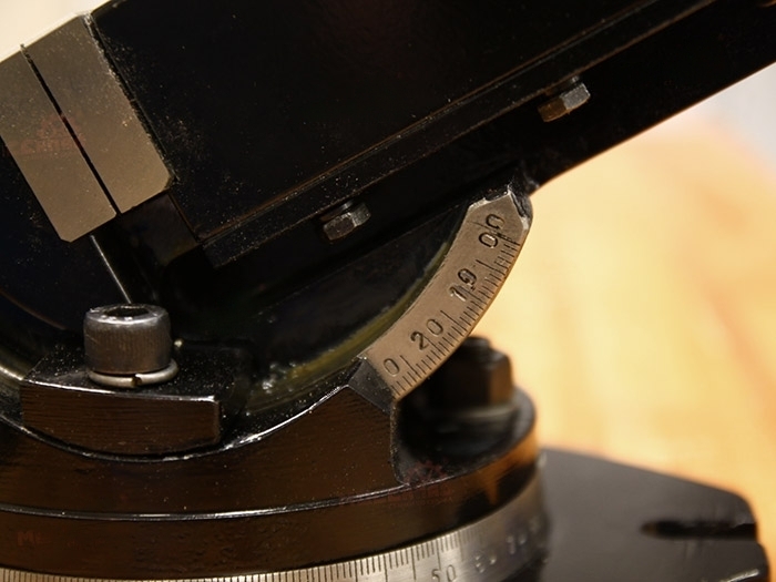 Двухосевые поворотные станочные тиски ZAS 100