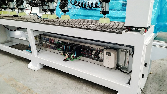 Торцевой сверлильно-присадочный центр с ЧПУ Beaver SWIFT HSD 2S