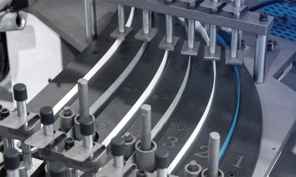 Автоматический кромкооблицовочный станок KDT KE-526G