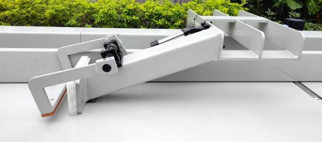 Автоматический торцовочный станок с толкателем EcoWood Cut 250 MAX