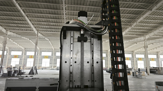 Фрезерные станки c двумя шпинделями и поворотным столом с ЧПУ ALUMIL 4000-2M SYNTEC