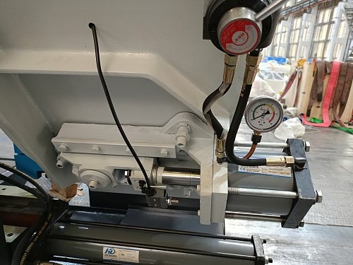 Ленточнопильный станок MetalTec MBS 330/50 CH (угол 90°)