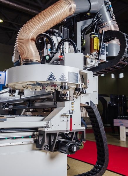 Обрабатывающий центр с ЧПУ KDT KN-3409E