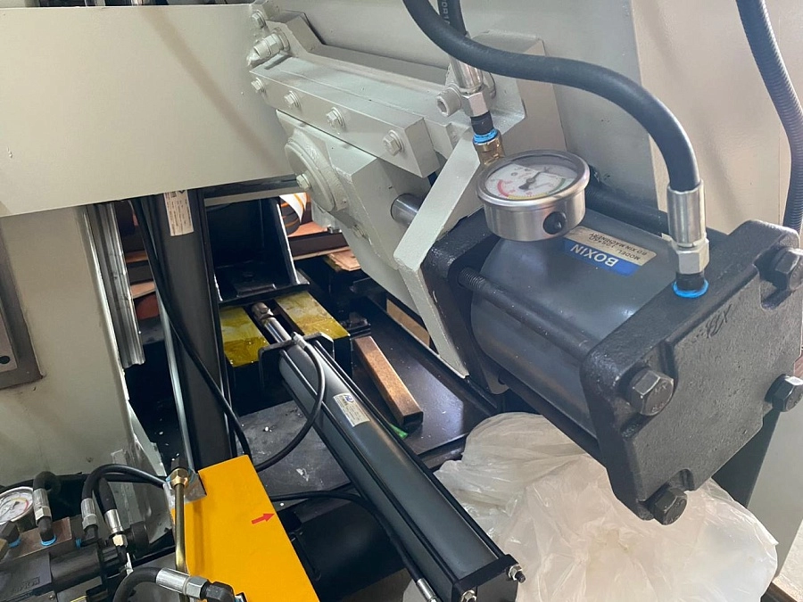 Гидравлический ленточнопильный колонный станок Stalex SBS-650 (12020650)