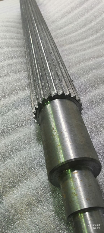 Подающий рифлёный валец на СР6-32 с правильным направлением зуба