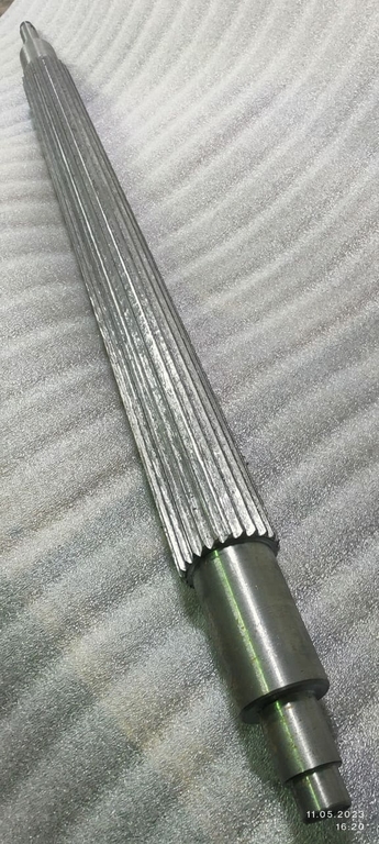 Подающий рифлёный валец на СР6-32 с правильным направлением зуба