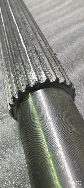 Подающий рифлёный валец на СР6-32 с правильным направлением зуба