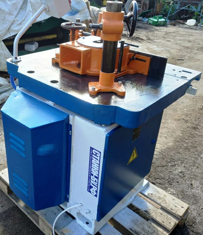 Фрезерный станок ФСШ-1А б/у 4 скорости вращения