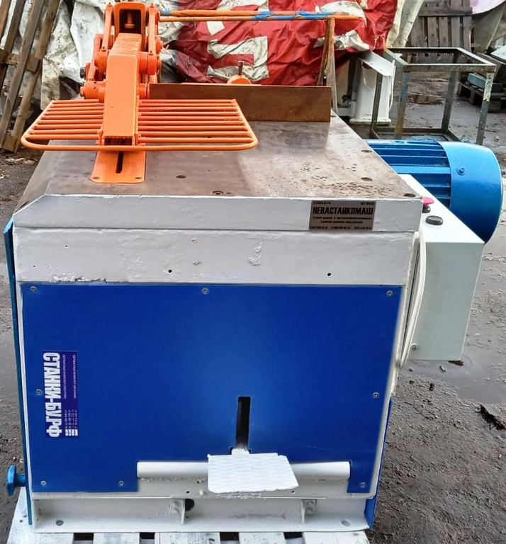 Торцовочный станок ЦКБ-40 б/у, мех. прижим заготовки