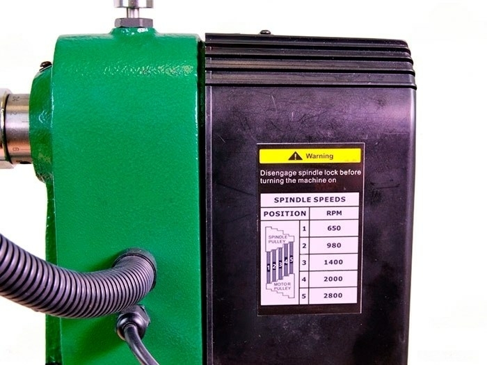 Настольный токарный станок по дереву DML 305