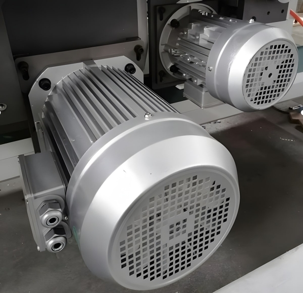 Форматно-раскроечный центр с чпу WoodTec WS-330