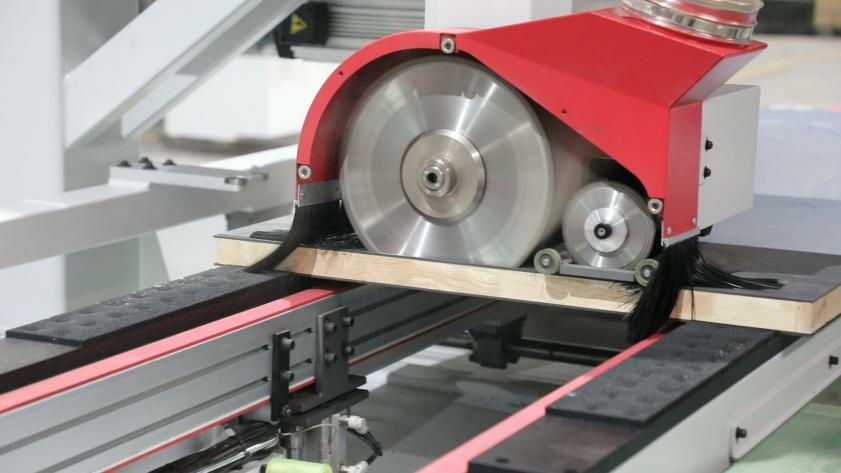Форматно-обрезной центр с ЧПУ для дверных полотен HOLD HV321