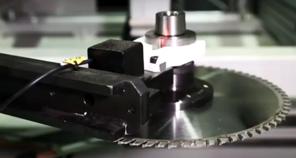 Обрабатывающий ЦЕНТР С ЧПУ с интерполированными осями AES VEGA 5X ULTRA