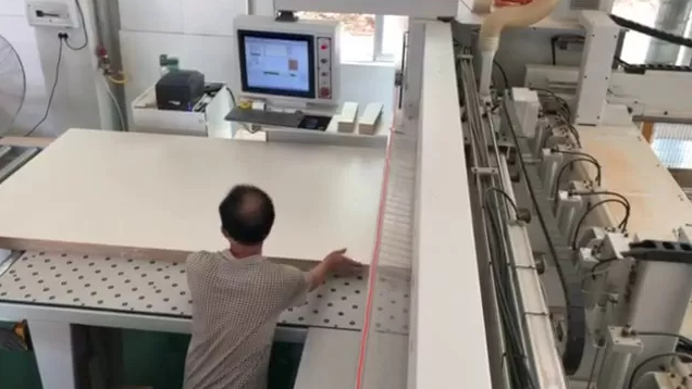 Форматно-раскроечный центр с ЧПУ HOLD HP330