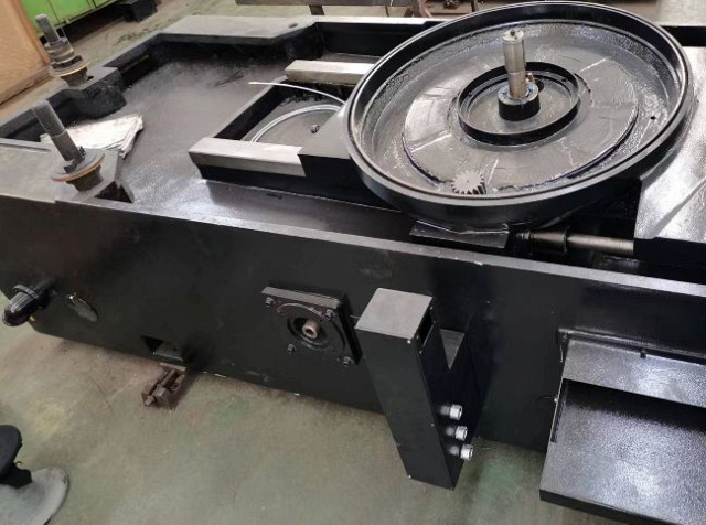 Плоскошлифовальные станки с круглым столом Univeq USRV