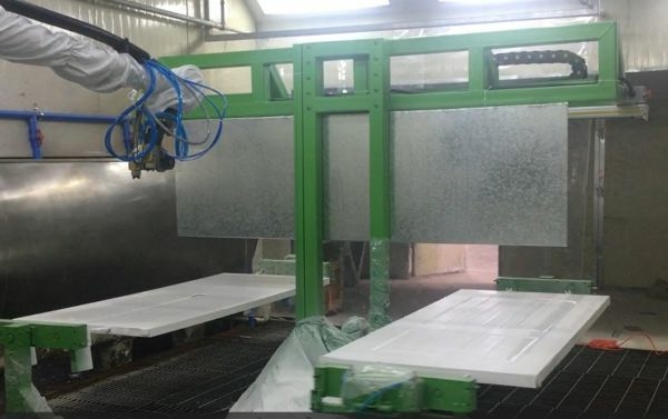 Профессиональный покрасочный робот для покраски дверей