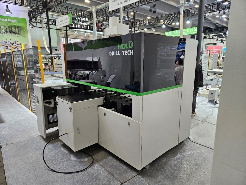Сверлильно-присадочный станок с ЧПУ HOLD HB61J