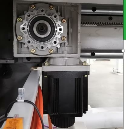 Форматно-раскроечный центр с ЧПУ HOLD HP380