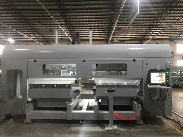 Пятиосевой обрабатывающий центр с ЧПУ Beaver Vivat 4x4