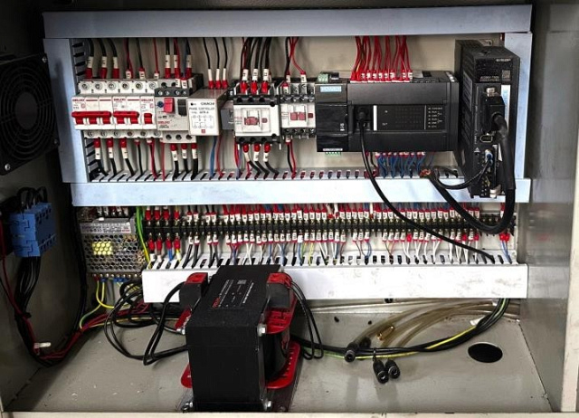 Автоматический торцовочный станок с толкателем EcoWood Cut 250