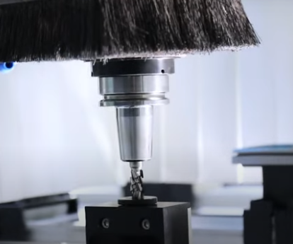 Обрабатывающий ЦЕНТР С ЧПУ с интерполированными осями AES VEGA 5X PRO