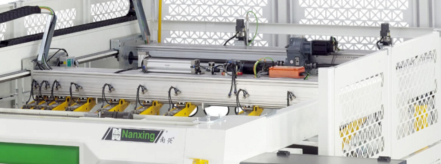 Раскроечный центр с задней загрузкой Nanxing NPL-330HG