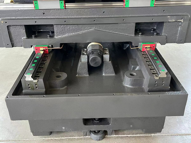 Вертикальный обрабатывающий центр KVL850 (VMС-850L) (Р)