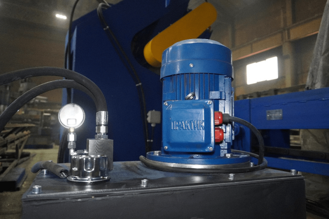 Торцовочный станок для бревен EcoWood LCC-1100 (раскряжевка)