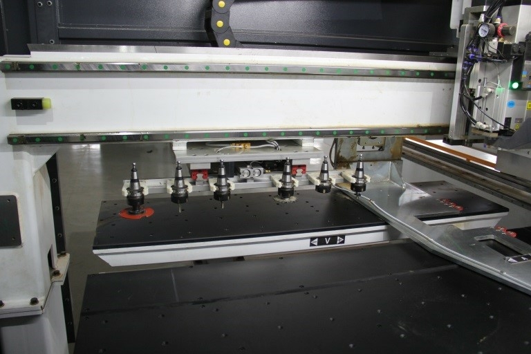 Сверлильно-присадочный станок с ЧПУ BJD P851DL