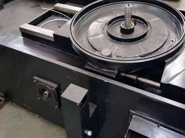 Плоскошлифовальный станок с круглым столом Univeq 50СNC