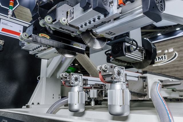 Форматно-обрезной центр с ЧПУ для дверных полотен Beaver DOORCUT CNC