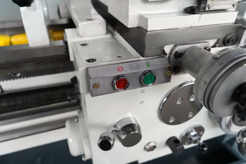 Токарно-винторезный станок Metal Master ZM 50100 DRO RFS