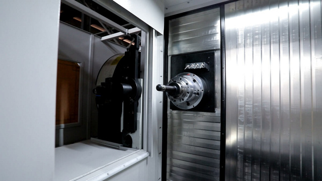 Горизонтальный обрабатывающий центр KHM 63