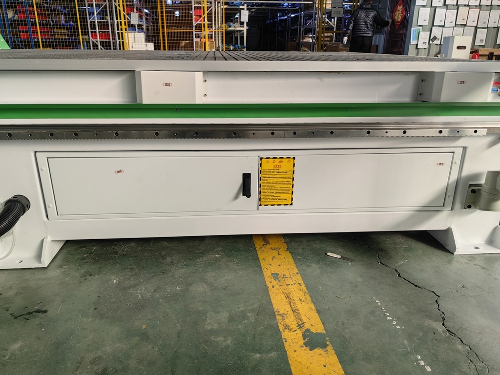 Фрезерно-гравировальный станок с чпу WoodTec CH-2030 NEST L