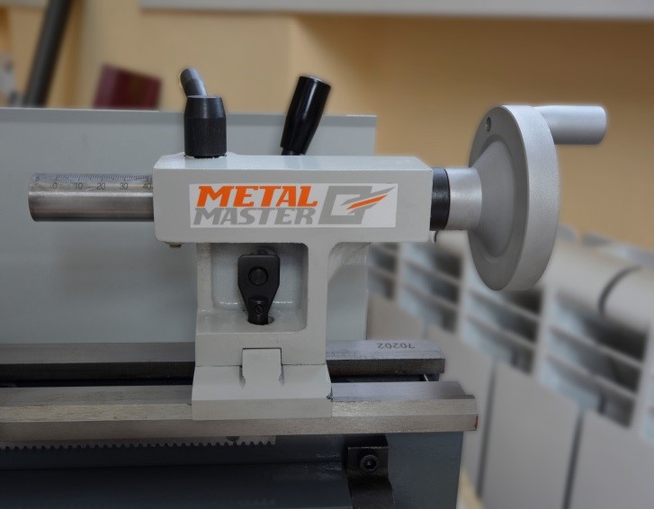 Вылет пиноли задней бабки составляет – 40 мм.